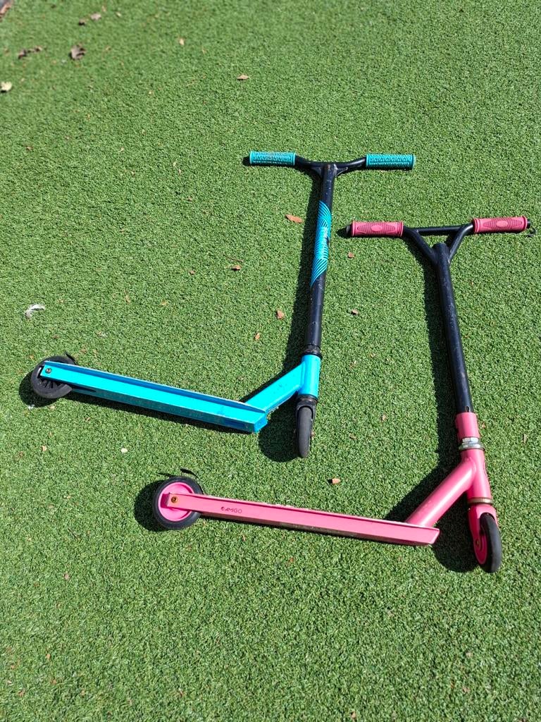 Twee stuntsteppen: Amigo Wave (roze) en Black Dragon (blauw, Fietsen en Brommers, Steps, Ophalen, Gebruikt, Gewone step, Amigo (en onbekend)