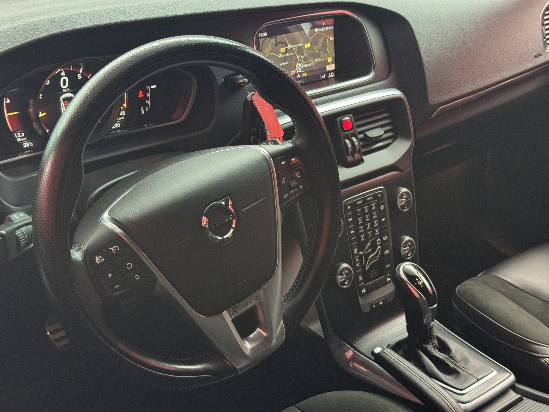 Volvo V40 1.5 T3 Polar+ Sport R-design | Carplay | Pano | St, 4 cilinders, 700 kg, Wit, Origineel Nederlands