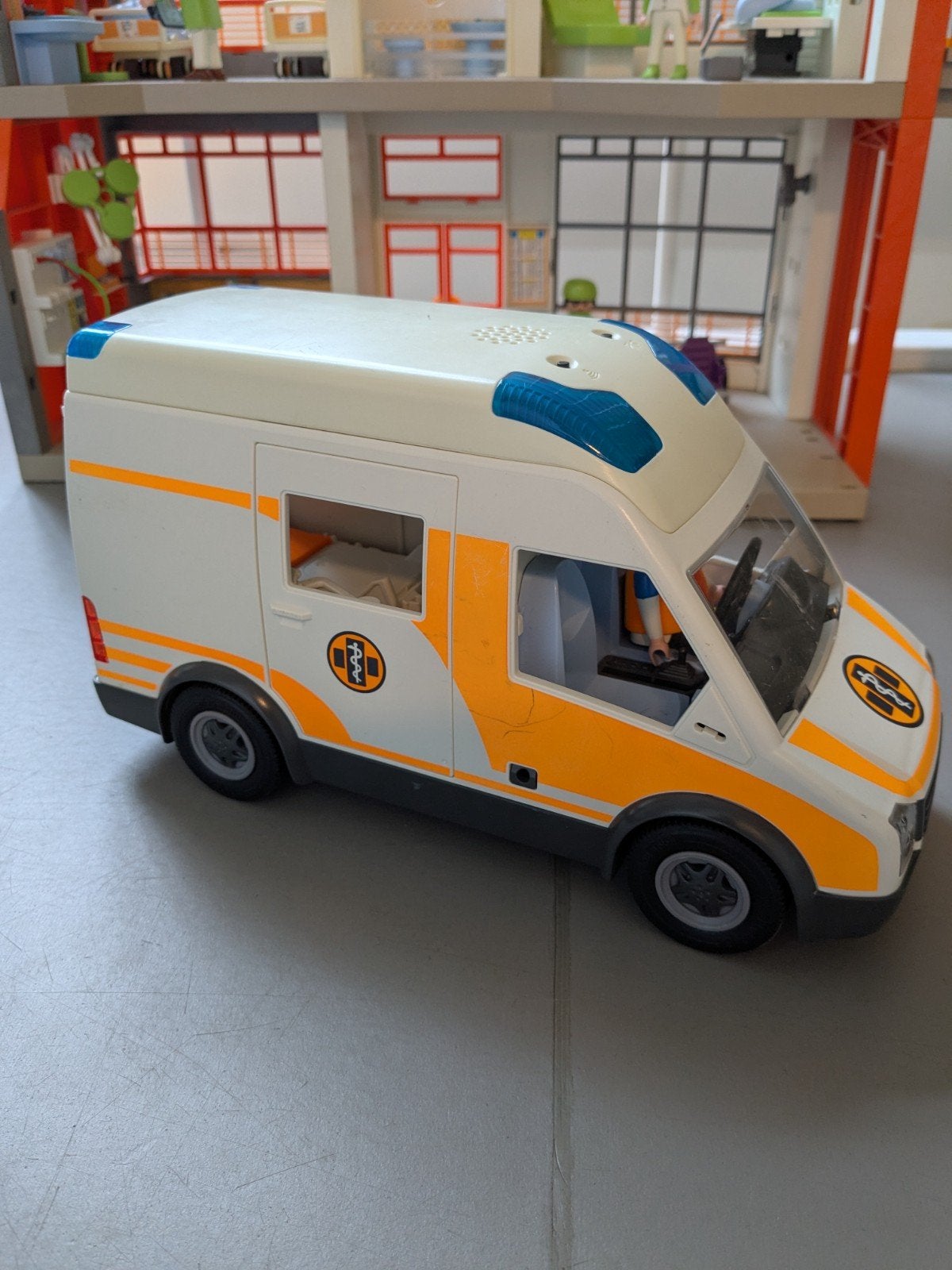 Playmobil ambulance met zwaailicht en sirene, Ophalen of Verzenden, Gebruikt