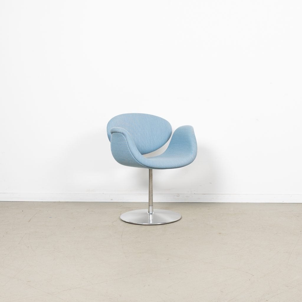 Artifort Little Tulip Stoel Lichtblauw Stof - Aluminium