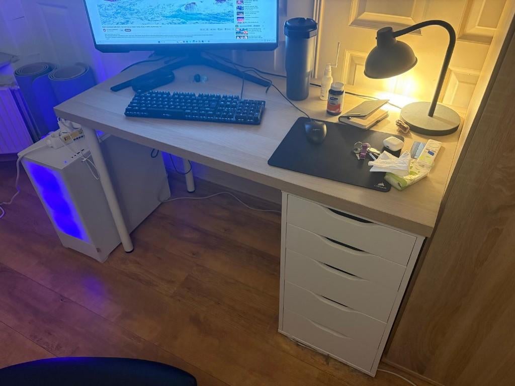 desk, Huis en Inrichting, Bureaus, Ophalen, Zo goed als nieuw, IKEA, 140 cm