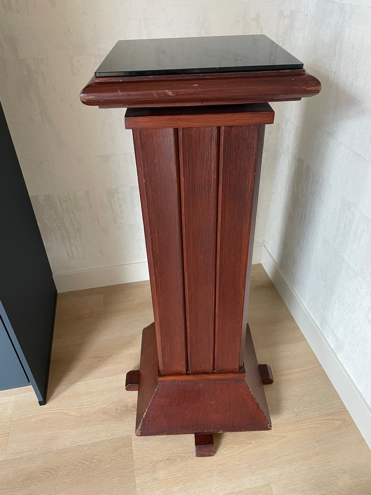 Houten sokkel met glazen blad, Ophalen, Gebruikt