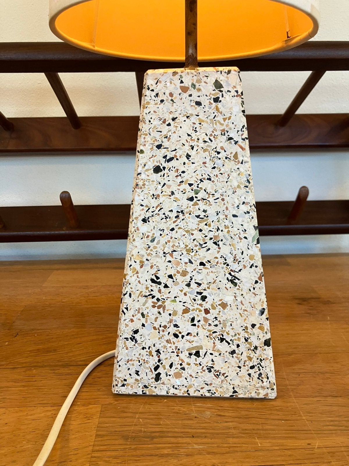 Vintage lamp. Granieten voet. Lange trechter kap, Ophalen of Verzenden, Zo goed als nieuw