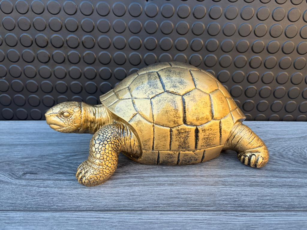 schildpad (goud/zwart) 15hoog 30breed/Nieuw!, Verzamelen, Beelden en Beeldjes, Ophalen of Verzenden, Nieuw, Dier
