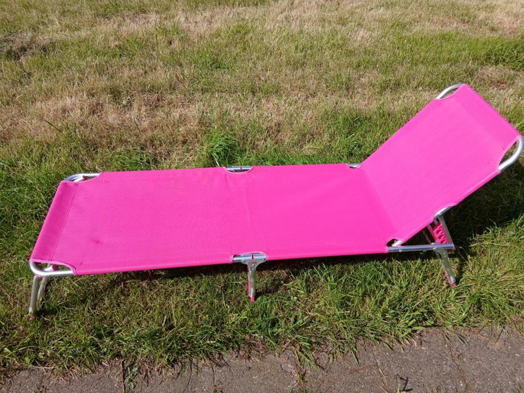 Roze opvouwbaar ligbed - ideaal voor strand of tuin, Ophalen of Verzenden, Zo goed als nieuw, Aluminium, Verstelbaar