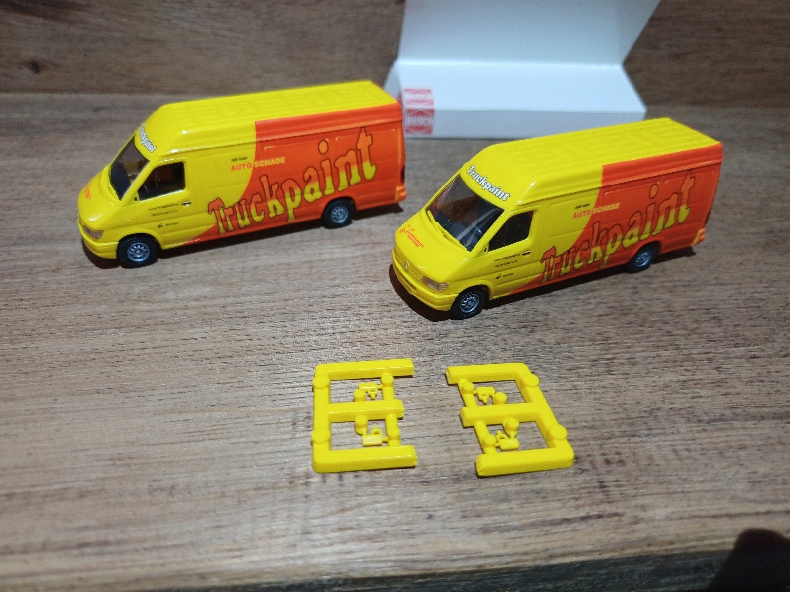 Wiking Mercedes-Benz Sprinter 'Truckpaint' (2 stuks), Ophalen of Verzenden, Zo goed als nieuw, Overige merken