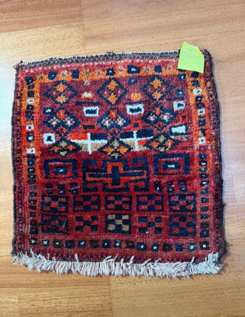 Old antique rug, woven by Jaf tribe, Kurdistan 1900s 46x42., Ophalen of Verzenden, Rechthoekig