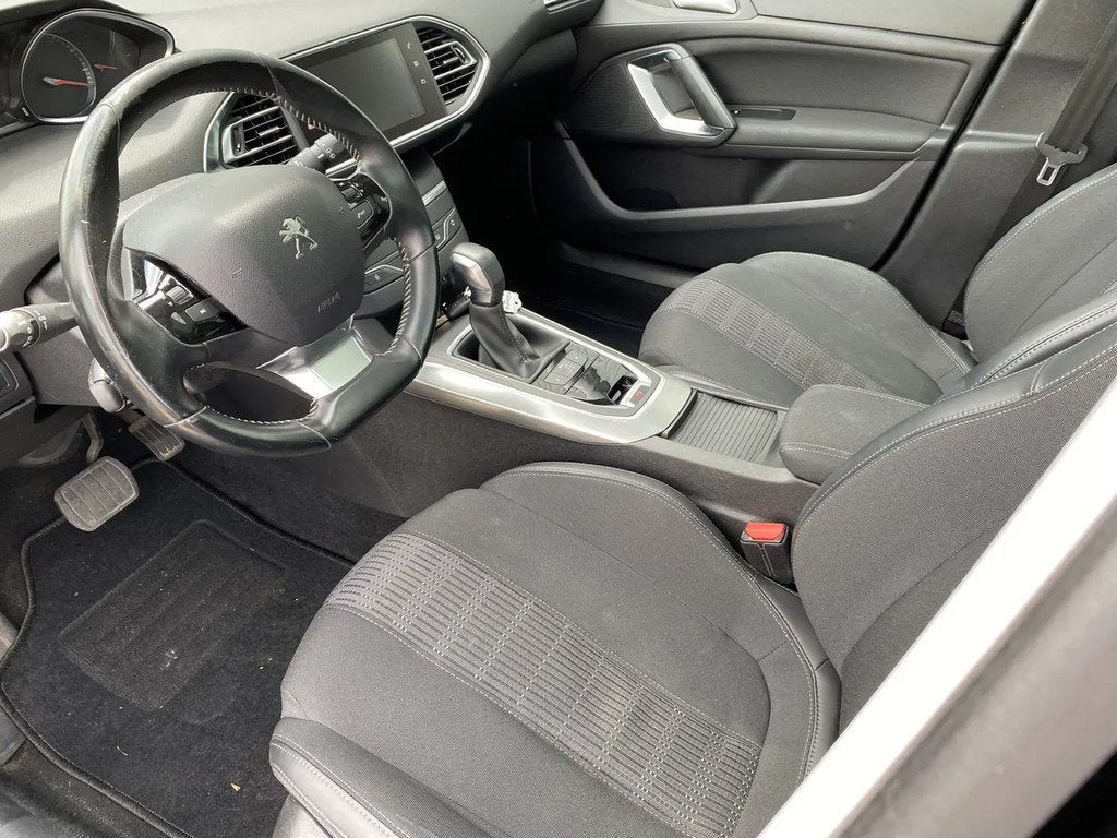 Peugeot 308 SW 1.2 PureTech Blue Lease Premium € 6.950,00, Automaat, Gebruikt, 1199 cc, 635 kg