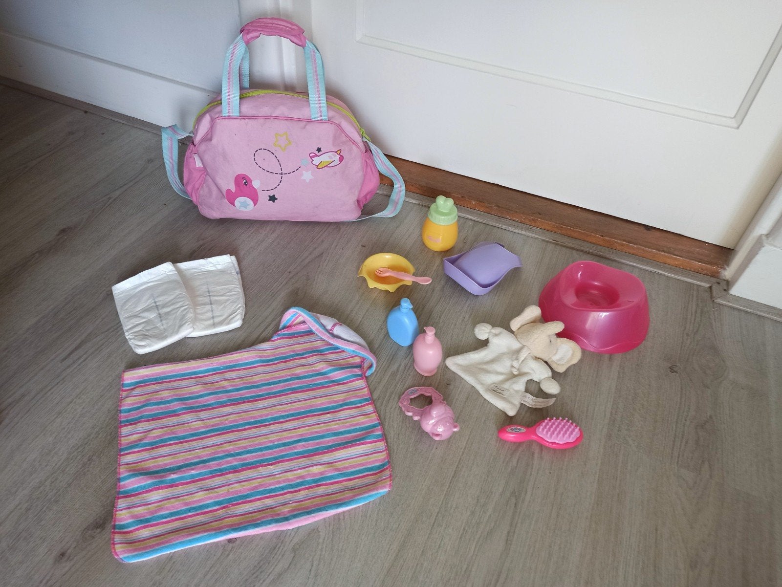 Leuke luiertas met inhoud van babyborn, Kinderen en Baby's, Speelgoed | Poppen, Ophalen of Verzenden, Zo goed als nieuw, Babypop