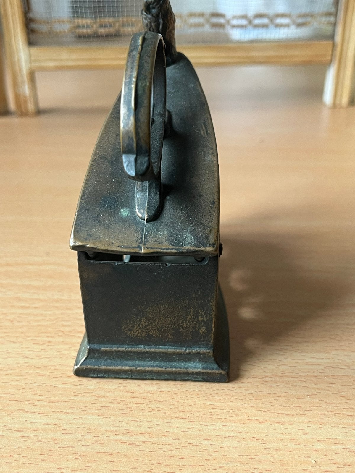 strijkijzer met uil decoratie antiek miniatuur, Antiek en Kunst, Ophalen of Verzenden