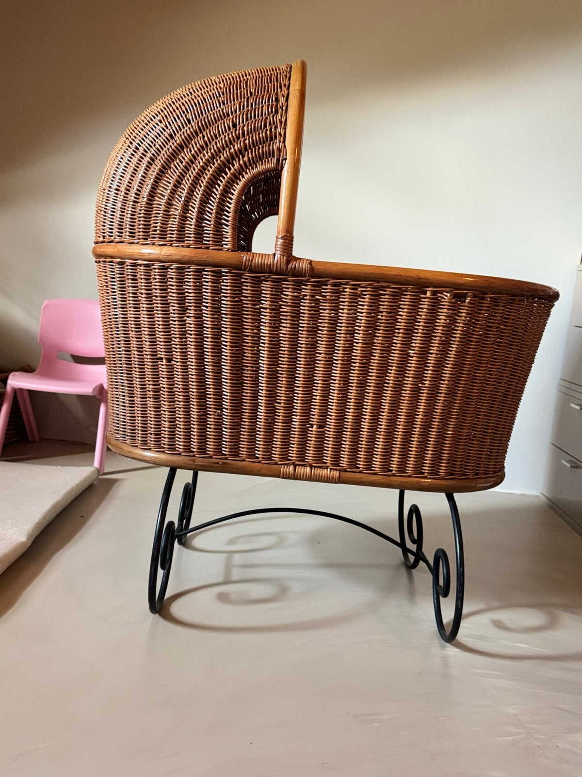 Vintage rotan wieg met standaard, Ophalen, Gebruikt, Wieg
