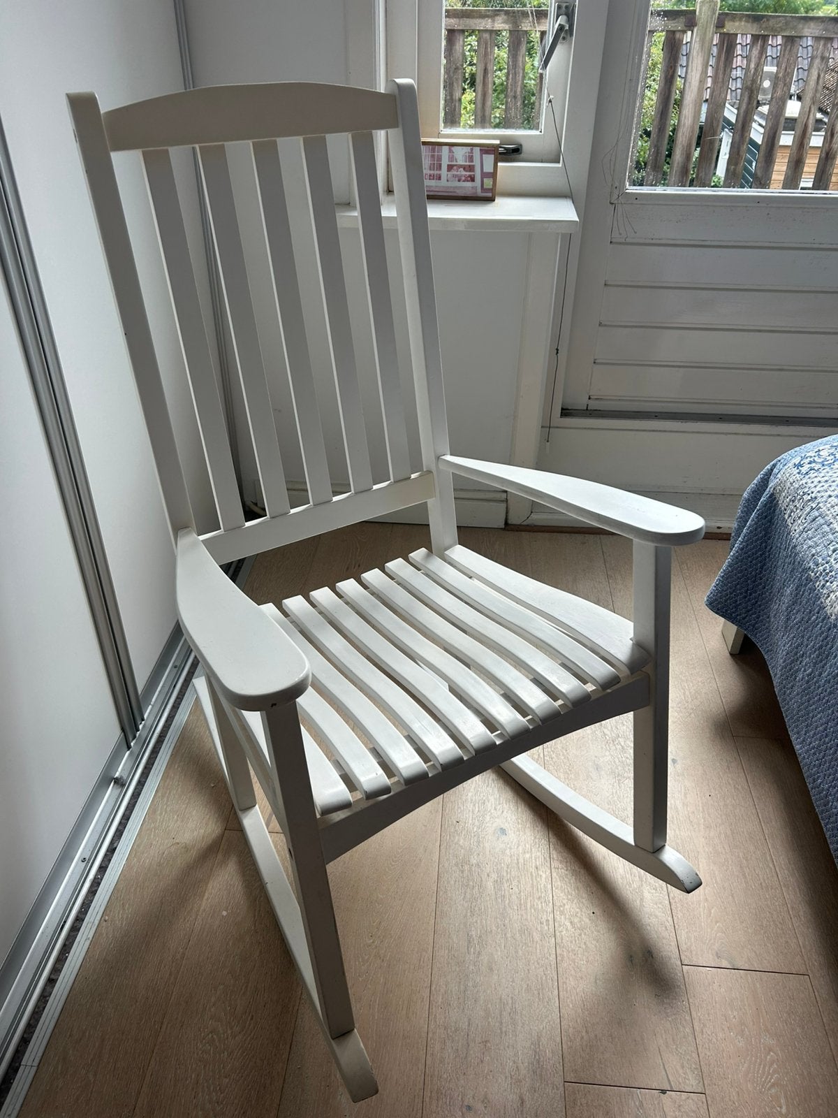 Witte schommelstoel, Ophalen, Zo goed als nieuw, Wit, Vijf, Zes of meer stoelen