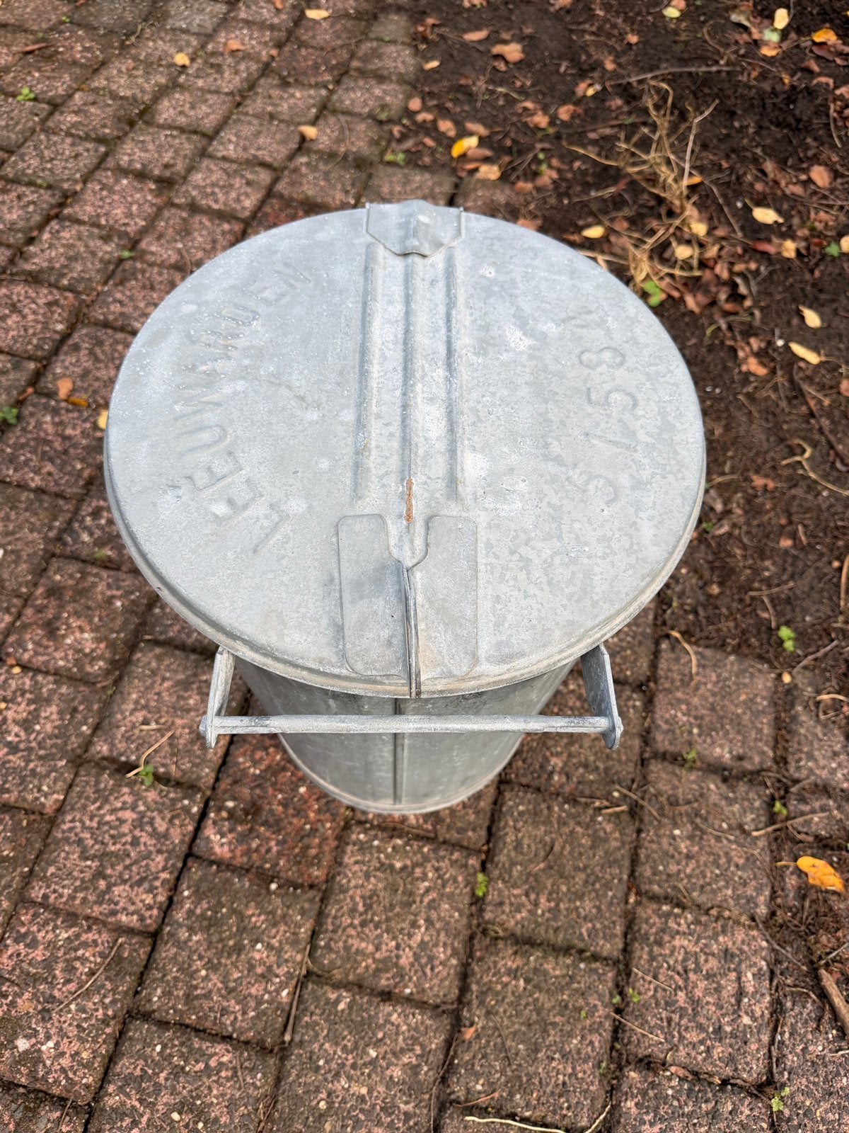 Zinken vuilnisemmer roestvrij uit Leeuwarden, Ophalen