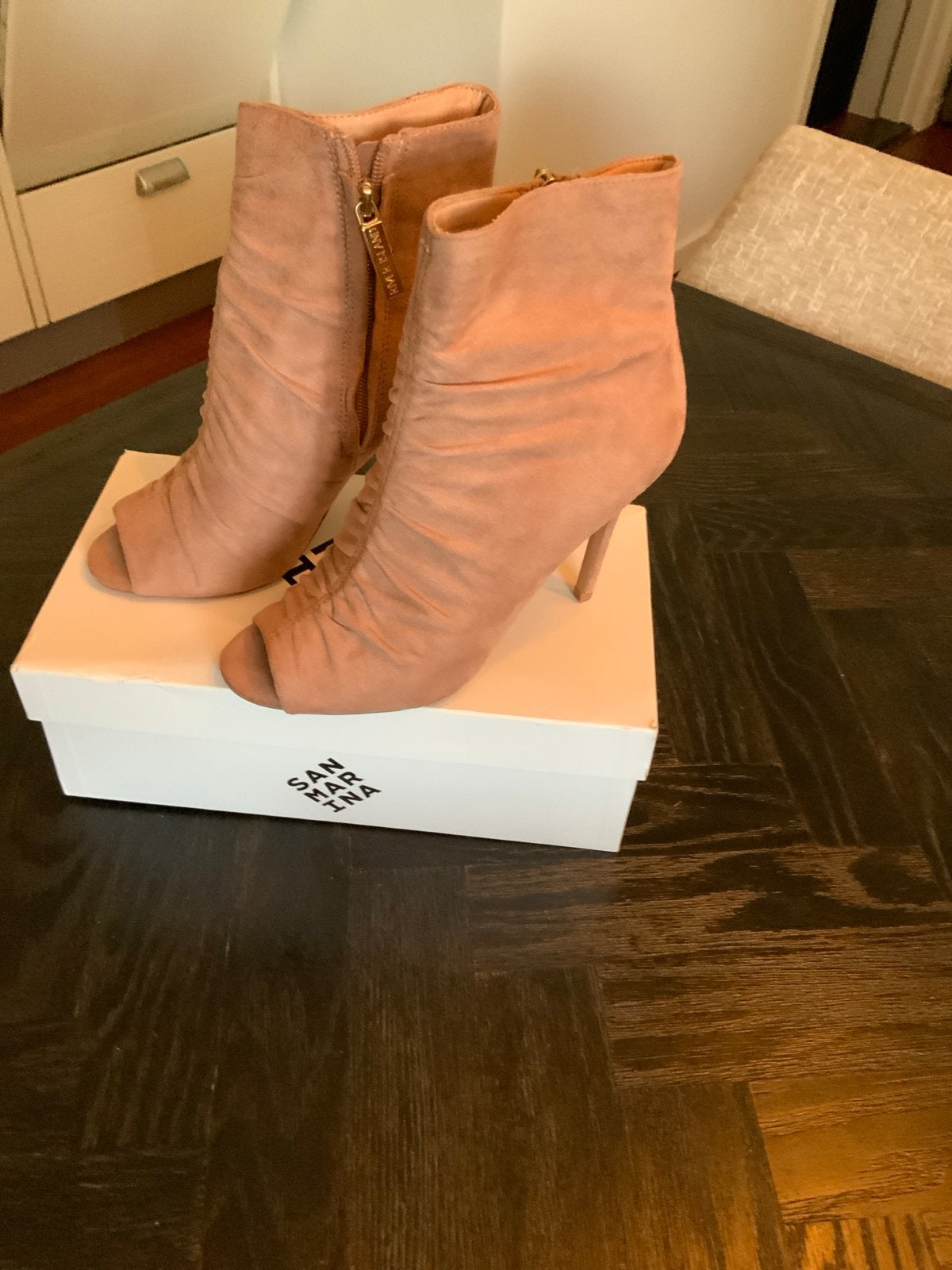 River Island Peep-toe Enkellaarsjes - Roze Suède, Ophalen of Verzenden, Zo goed als nieuw, Roze, Lage of Enkellaarzen