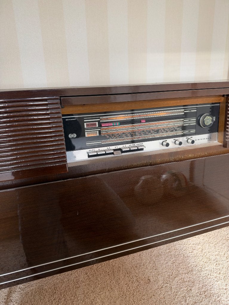 Radio meubel met platenspeler Grundig, Ophalen