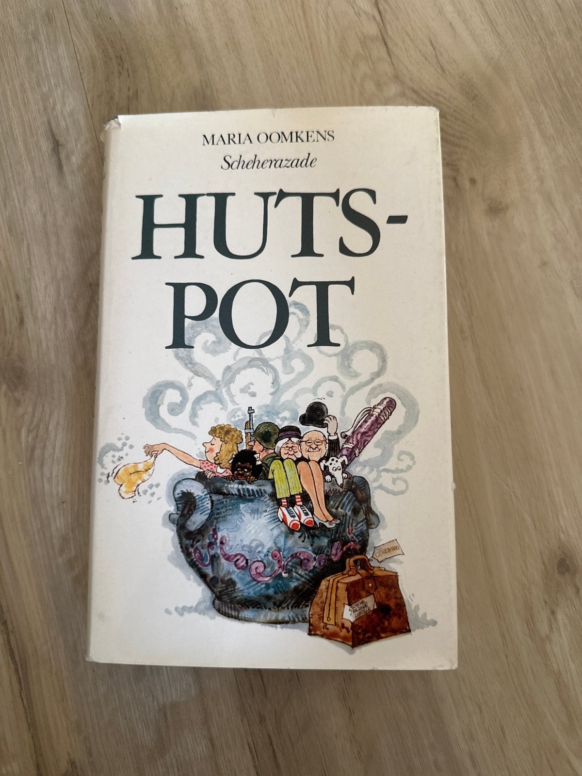 Hutspot - Maria Oomkens Scheherazade, Boeken, Ophalen of Verzenden, Gelezen, Nederland