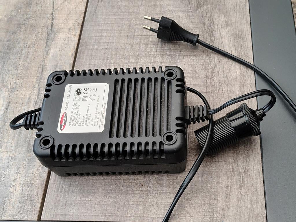 AC/DC Omvormer 220V naar 12V - Monza Quality Tools, Auto-onderdelen, Elektronica en Kabels, Ophalen of Verzenden