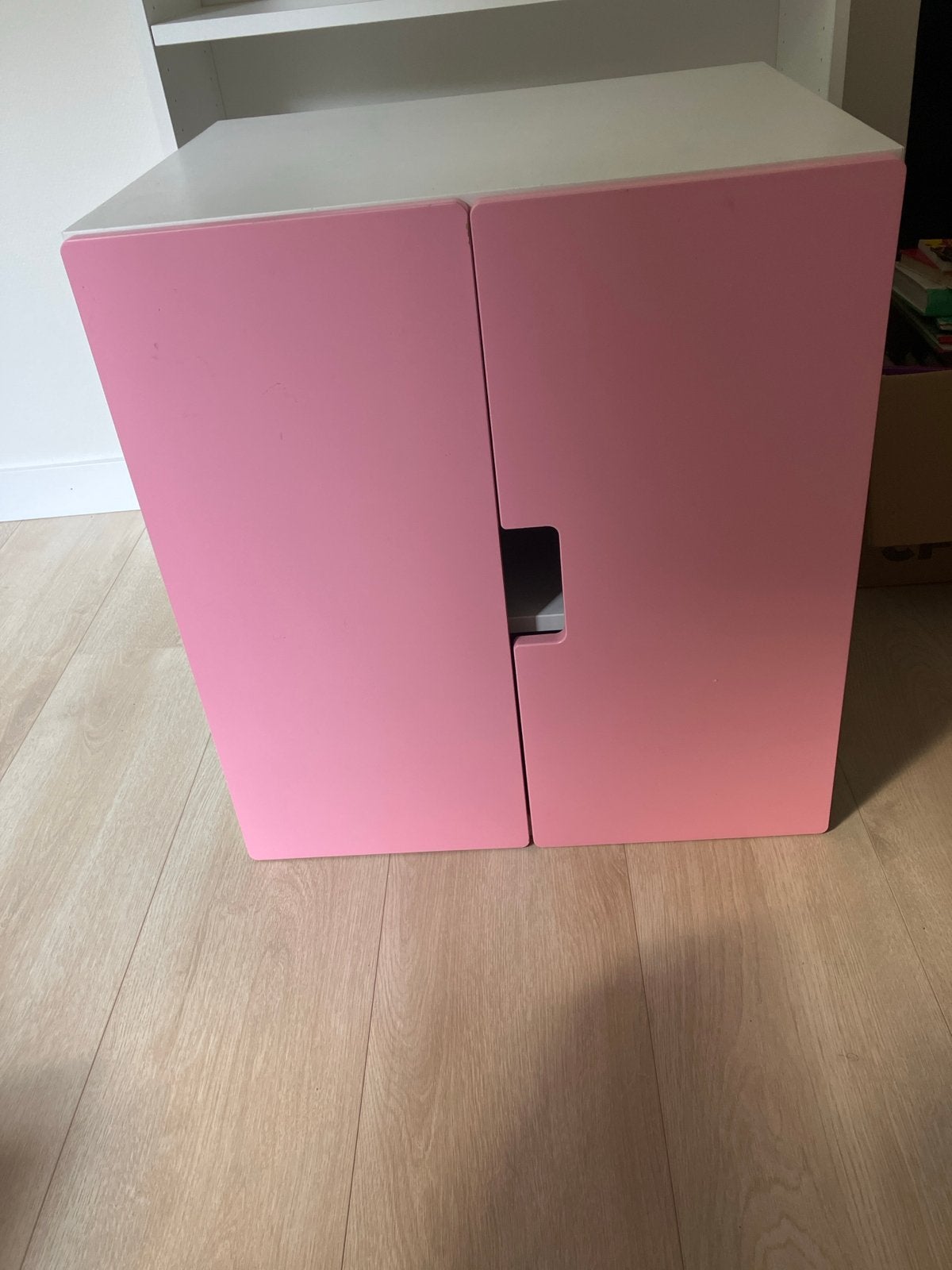 Roze Ikea Stuva kastje met twee deuren en plank, Ophalen, Gebruikt