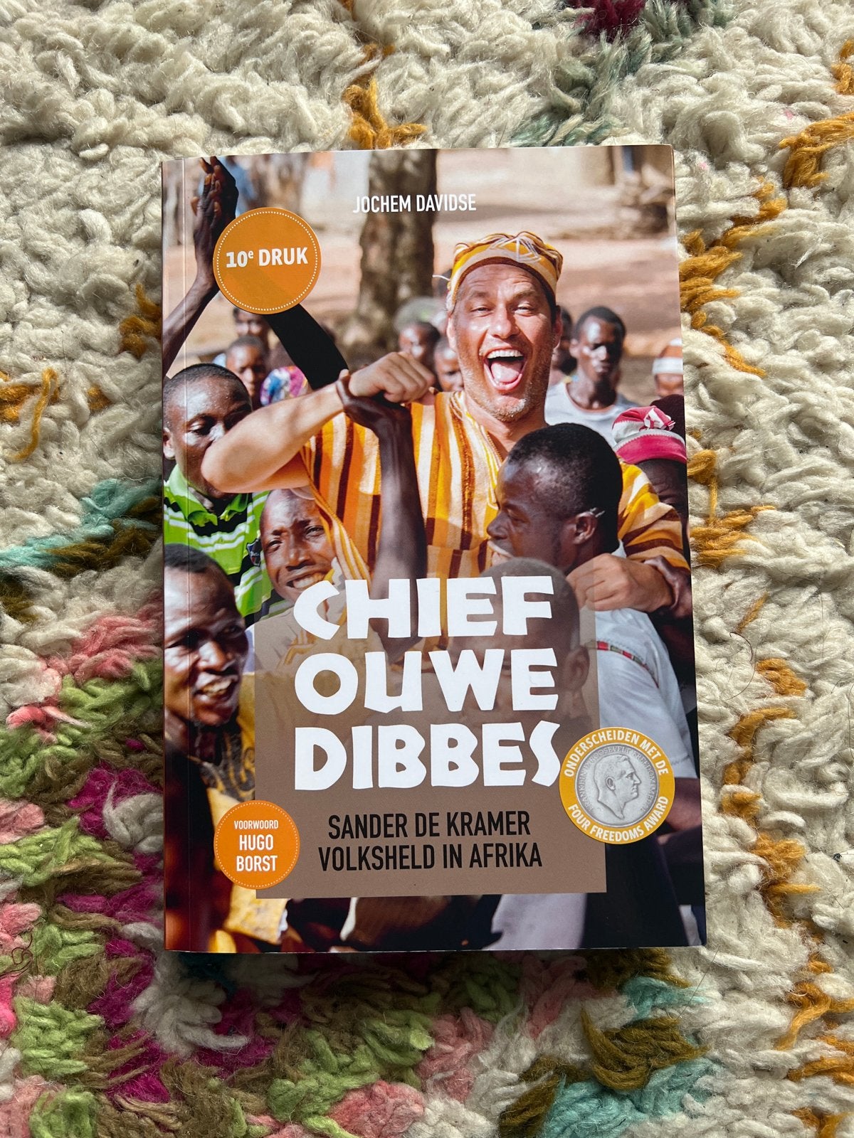 Chief Ouwe Dibbes - Sander de Kramer Volksheld in Afrika, Ophalen of Verzenden, Zo goed als nieuw, Overige