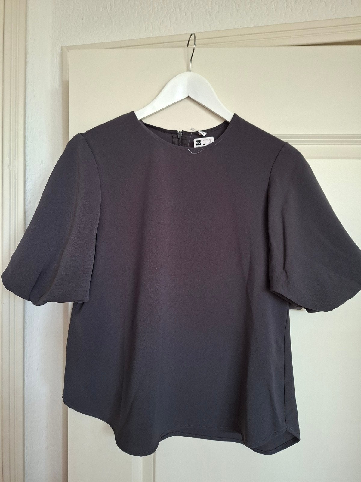 GU/Uniqlo Grijs/Antraciet Top met Pofmouwen - Maat M - Nieuw, Kleding | Dames, Maat 38/40 (M), Nieuw, Ophalen of Verzenden, Korte mouw