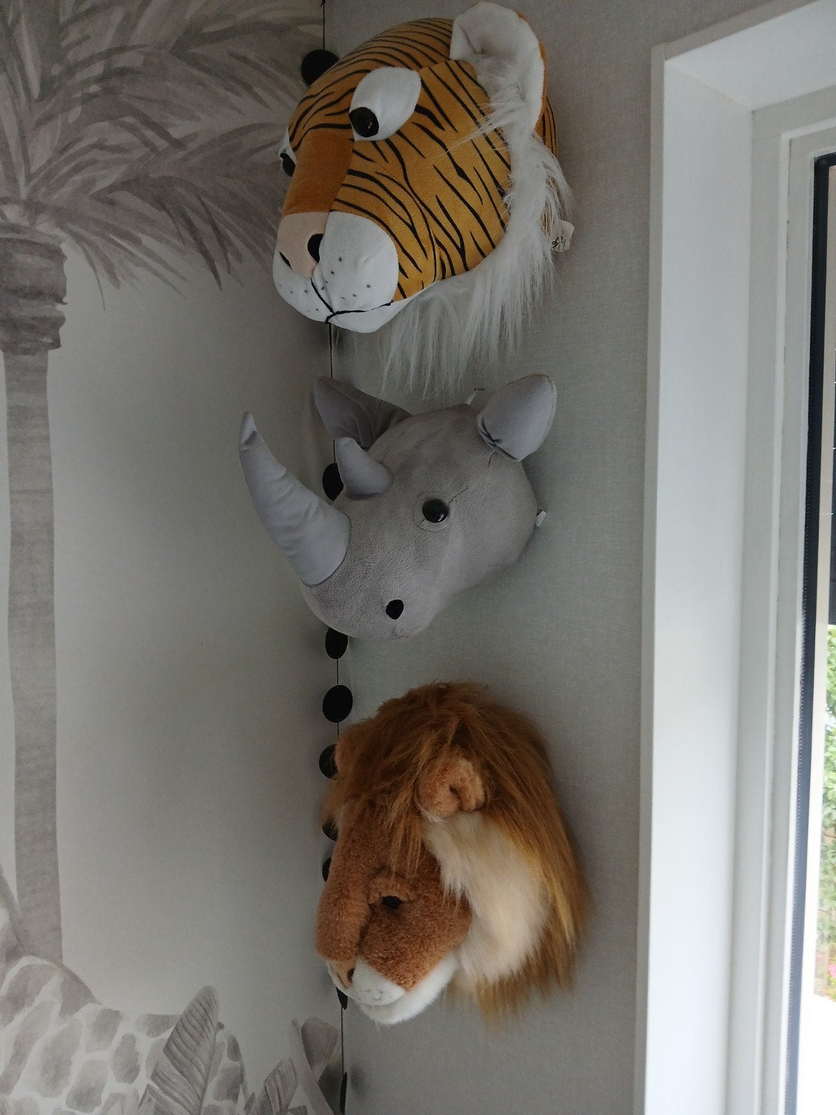 3 prachtige dierenhoofden/knuffels tijger leeuw neushoorn, Ophalen of Verzenden, Zo goed als nieuw, Wanddecoratie
