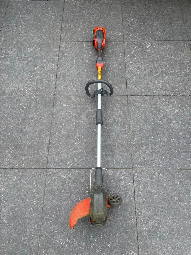Husqvarna accutrimmer - draadloos - als nieuw!, Ophalen, Zo goed als nieuw, 30 tot 50 cm, Accu