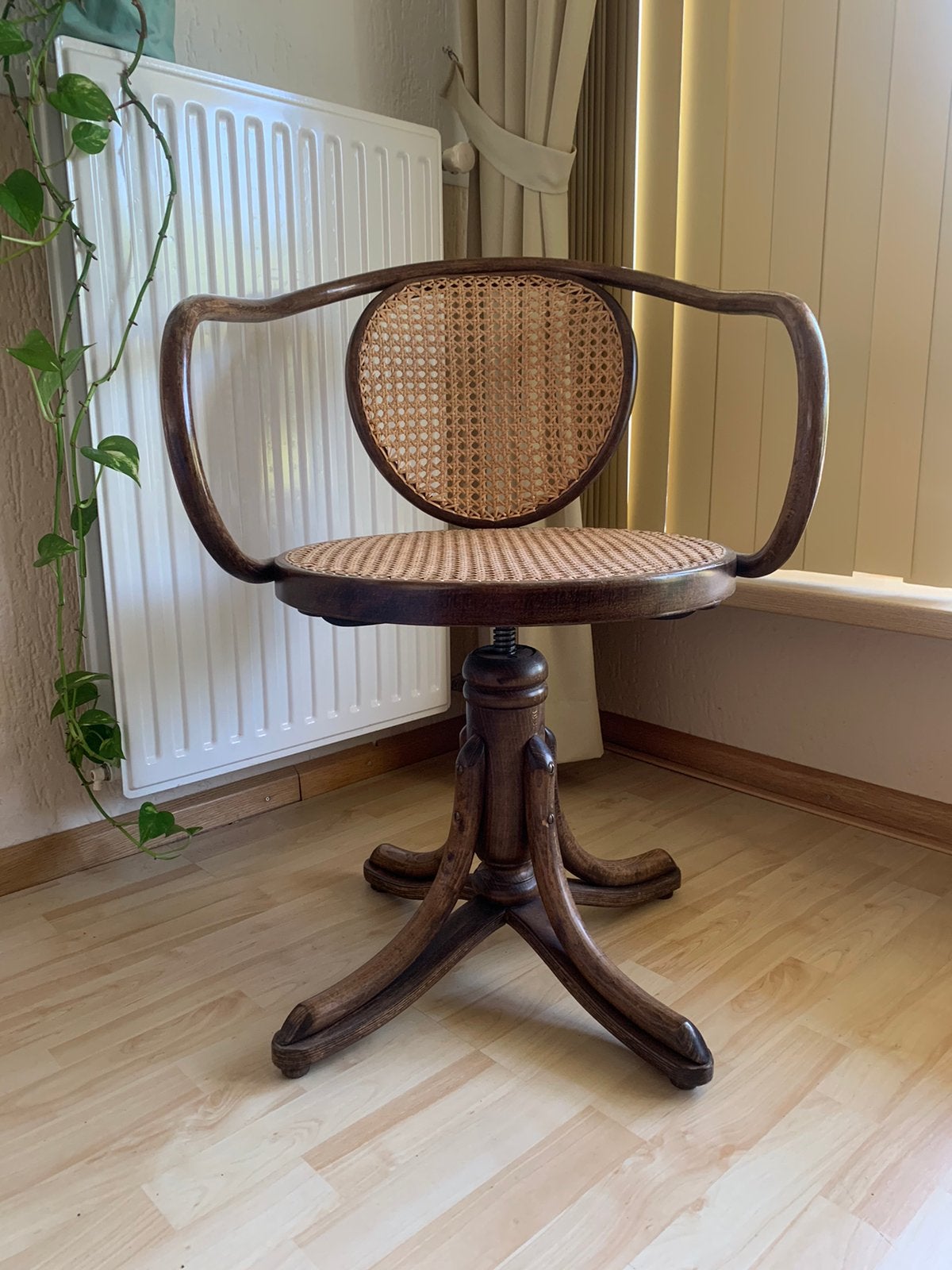 Thonet Stoel Model 5501 - Klassieke Bentwood Draaistoel, Ophalen