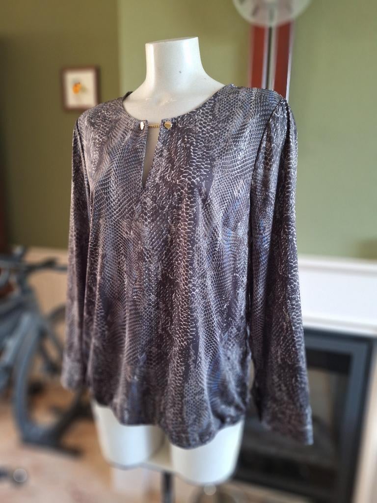 K-Design slangen print top lange mouw L grijs beige zwart, K-design, Overige kleuren, Maat 42/44 (L), Ophalen of Verzenden