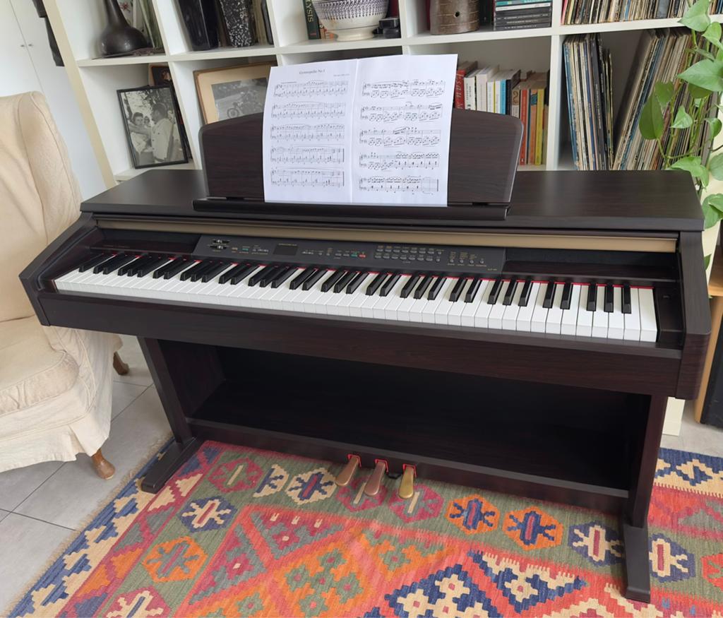 Yamaha Clavinova CLP-130 digitale piano, Muziek en Instrumenten, Ophalen, Bruin, Digitaal, Zo goed als nieuw