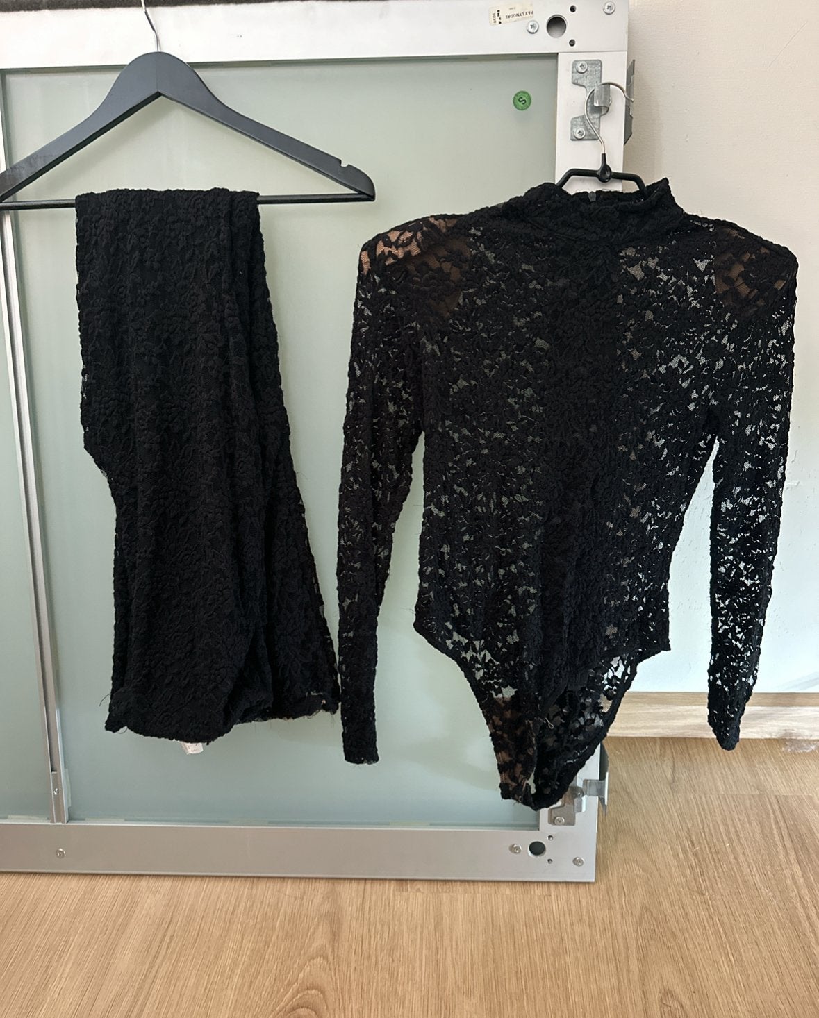 Unique The Label B Zwarte Kanten Bodysuit en Broek Set, Ophalen of Verzenden, Zo goed als nieuw, Zwart