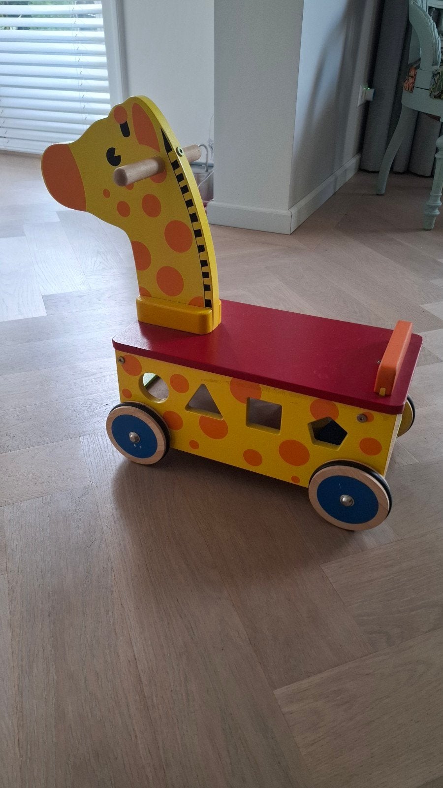 Houten loopauto giraffe met vormpjes voor motoriek, Ophalen of Verzenden, Gebruikt, Rij- of Hobbelspeelgoed