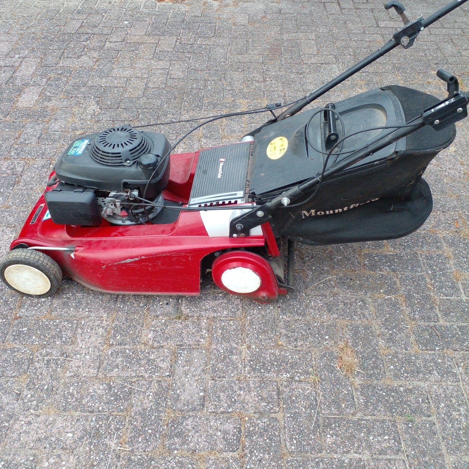 Defecte Mountfield grasmaaier - Cilinder beschadigd, Tuin en Terras, Ophalen, Mountfield, Gebruikt, Opvangzak