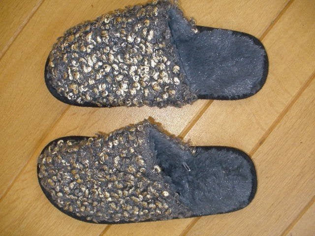 Pantoffels grijs goud fake fur maat 40/41 - nieuw -, Nieuw, Ophalen of Verzenden, Pantoffels of Sloffen, Grijs