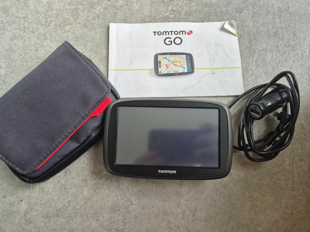 TomTom GO navigatiesysteem met hoes en oplader, Ophalen of Verzenden, Gebruikt