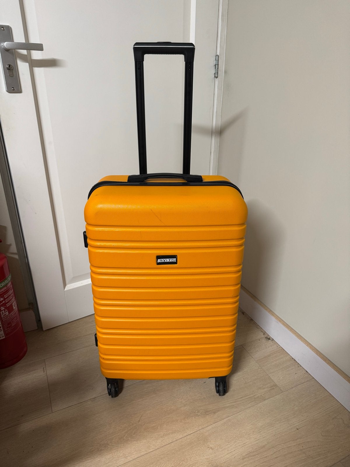 Gebruikte BlockTravel koffer 74L TSA - Oranje (met schade), Sieraden, Tassen en Uiterlijk, Gebruikt, Hard kunststof, Minder dan 50 cm