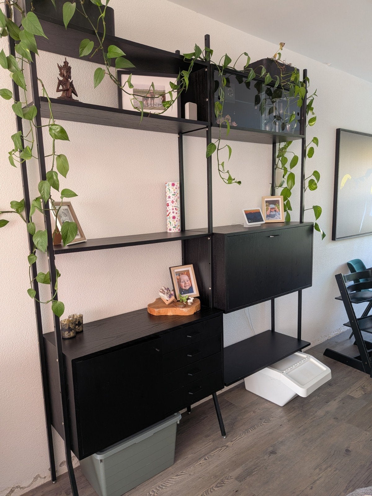 Zwarte eikenhouten wandkast van Furnified, Huis en Inrichting, Kasten | Wandmeubels, Ophalen, Met deur(en), 200 cm of meer, 150 tot 200 cm