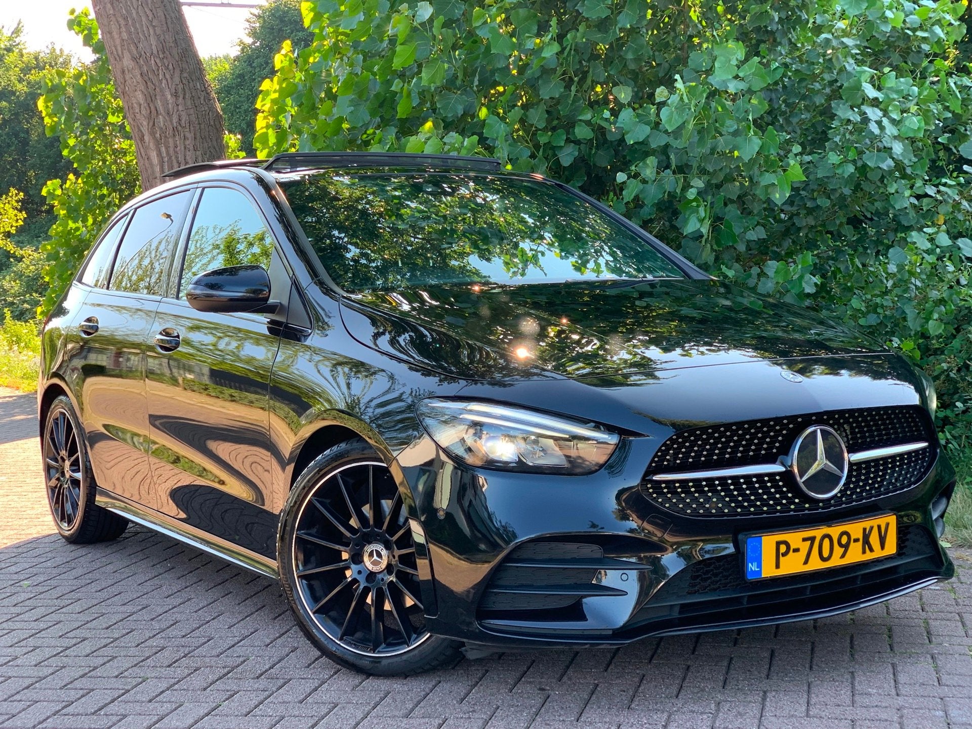 Mercedes-Benz B-klasse 200 B200 Premium Plus AMG PANO BURMEI, Auto's, Gebruikt, Euro 6, 4 cilinders, Bedrijf