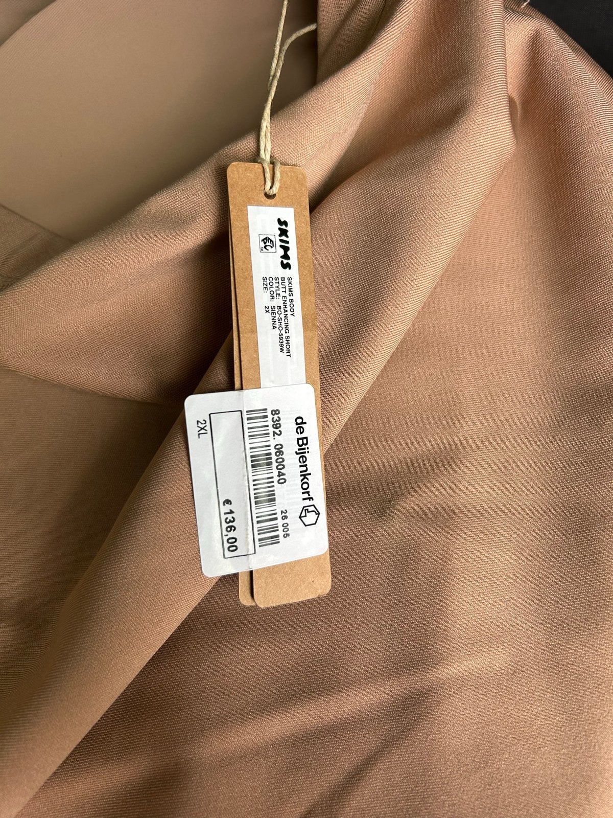 SKIMS Sculpting Short - Sienna - Maat 2XL, Ophalen of Verzenden, Bruin, Broekje of Short