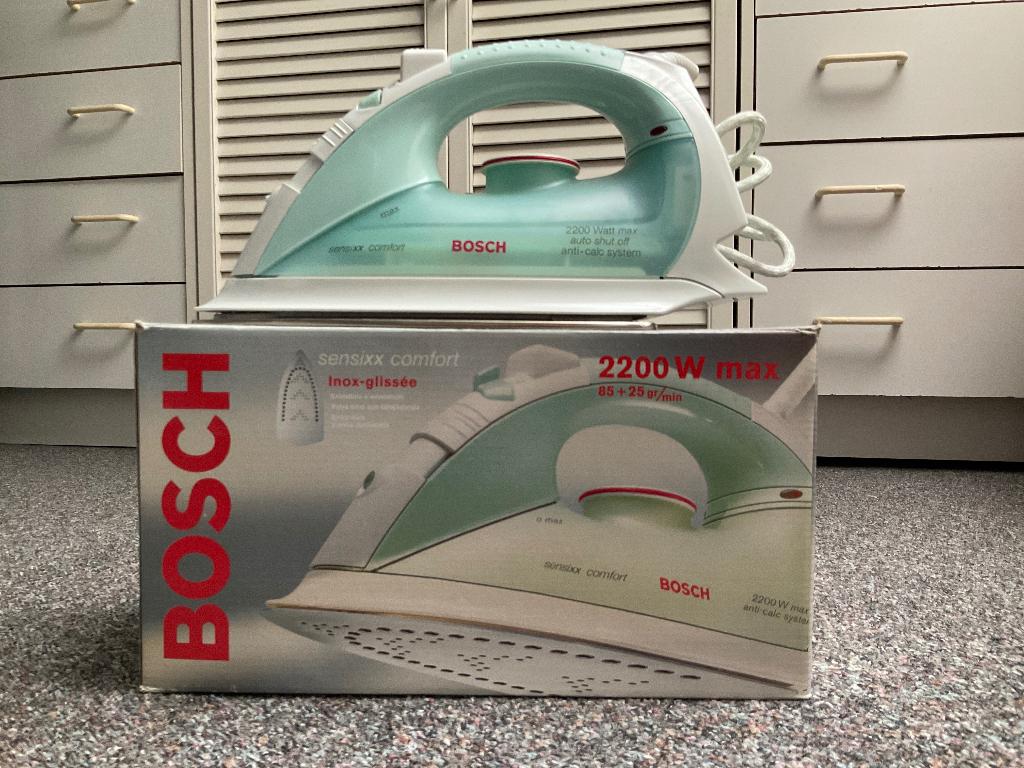 Stoomstrijkijzer Bosch TDA8320, Witgoed en Apparatuur, Strijkijzers en Strijkplanken, Ophalen, Zo goed als nieuw, Strijkijzer met snoer