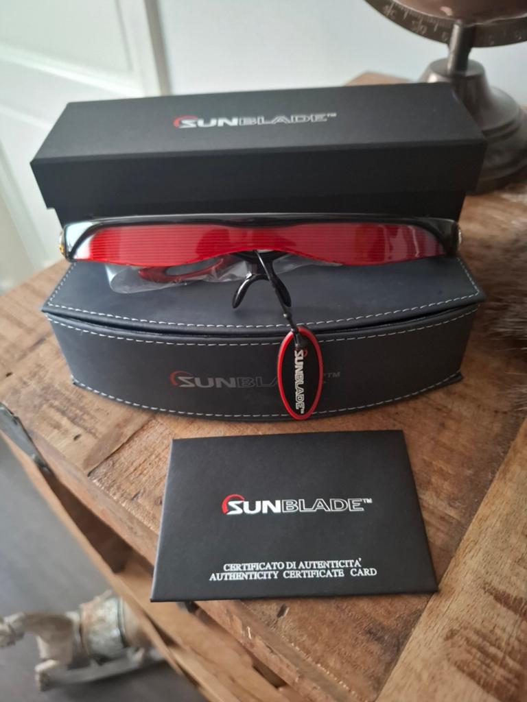Nieuwe Sunblade Zonnebril met Certificaat - Rood/Zwart, Ophalen of Verzenden, Nieuw, Rood, Overige merken