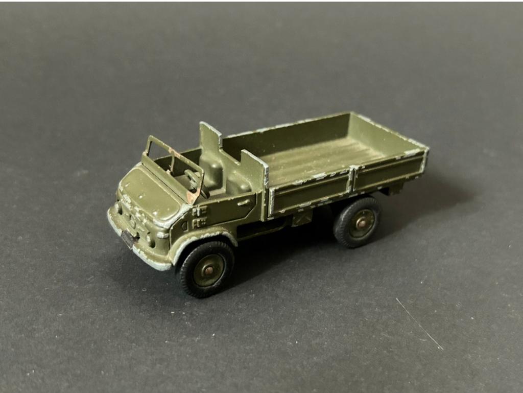 Dinky Toys - War Truck Mercedes Benz Unimog, No. 821, Ophalen of Verzenden, Zo goed als nieuw, Bus of Vrachtwagen, Dinky Toys