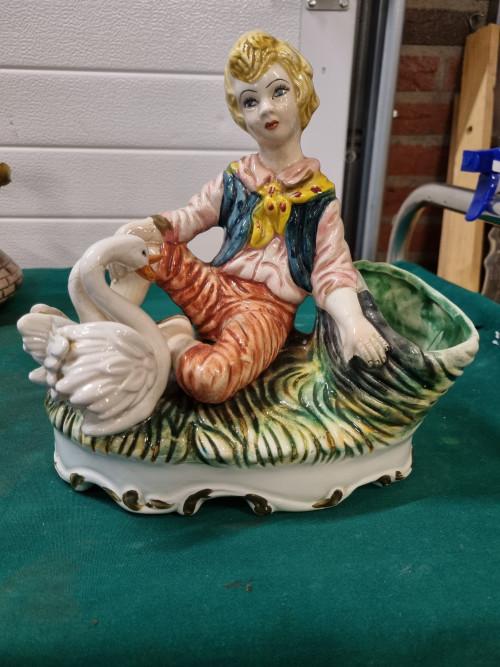 beeld jongen met zwanen capodimonte, Verzamelen, Beelden en Beeldjes, Ophalen of Verzenden