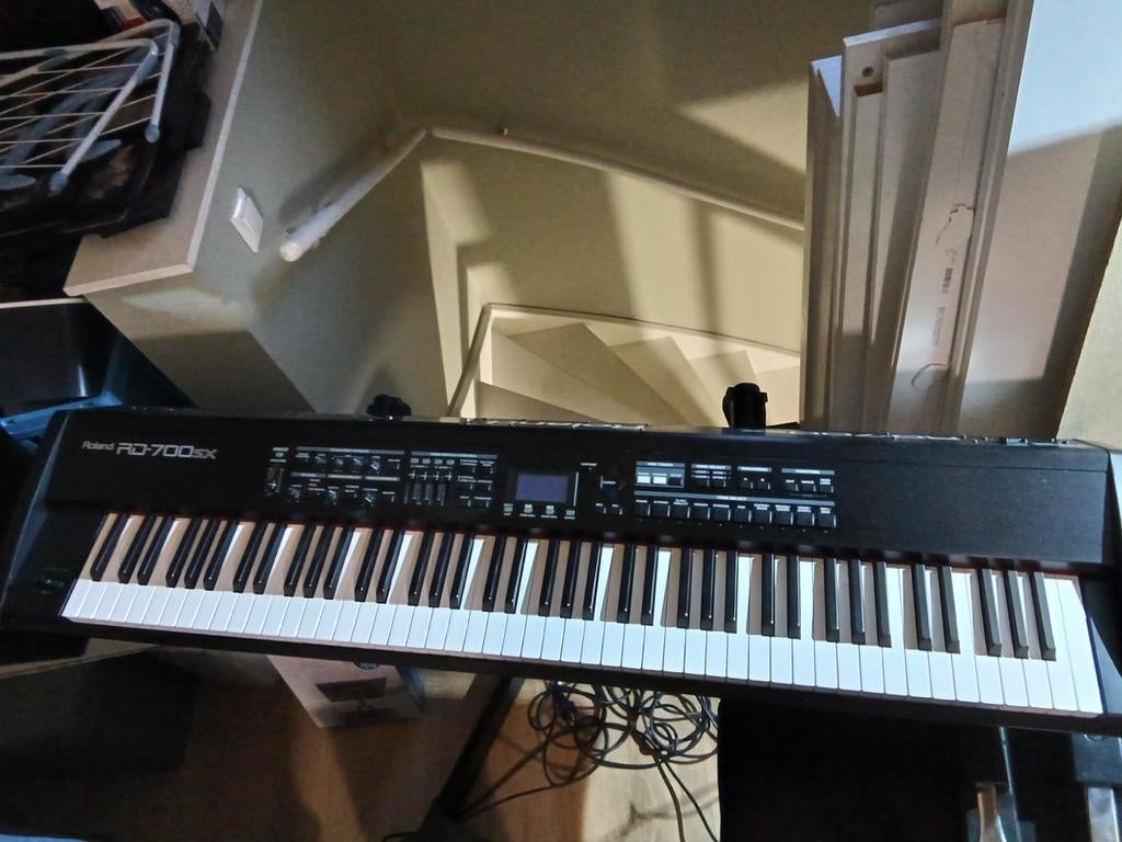 Roland RD-700SX Stage Piano met standaard en accessoires, Muziek en Instrumenten, Keyboards, Ophalen, Gebruikt, 88 toetsen, Roland