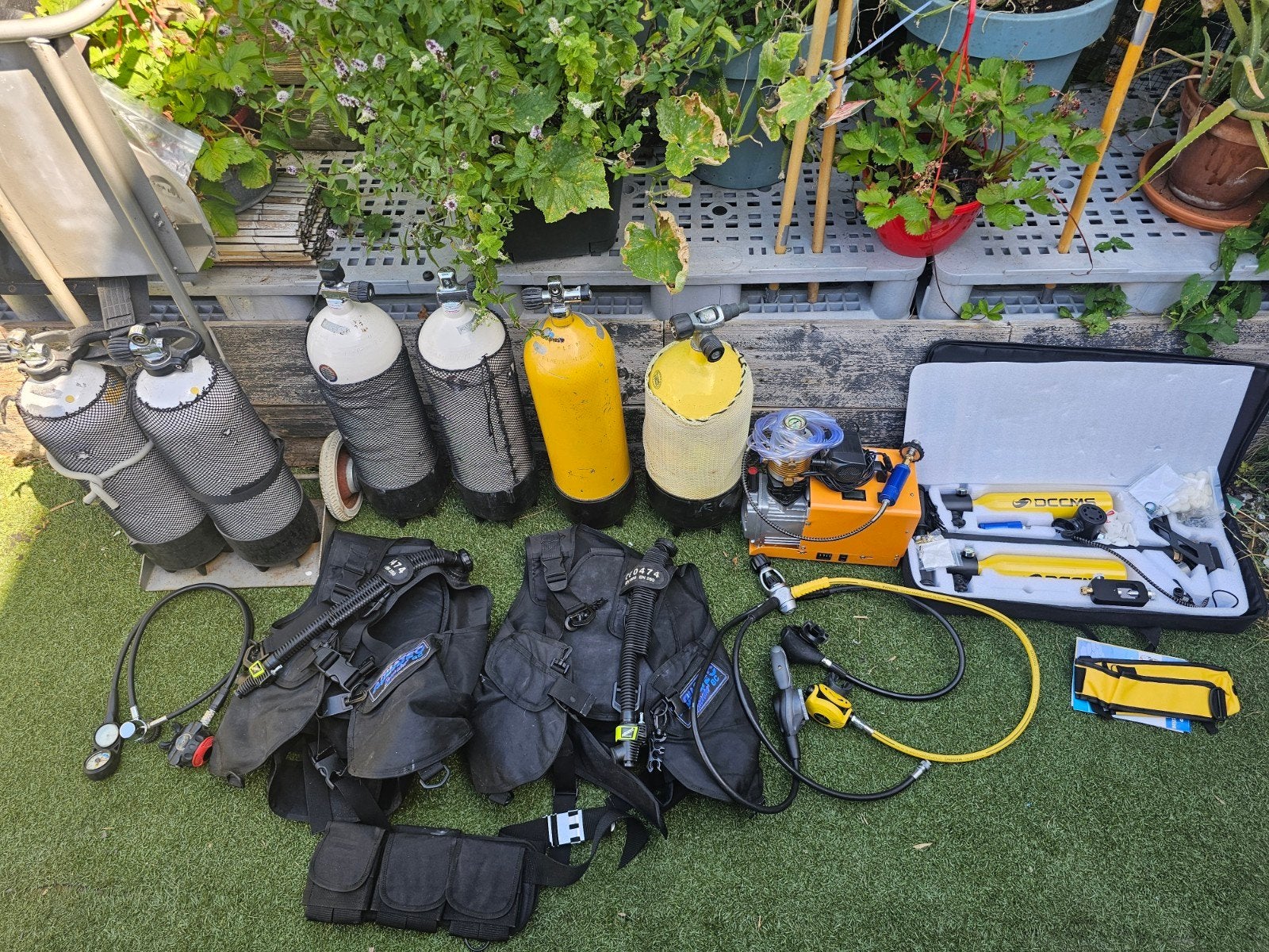 2X Duikset met 6 flessen loodgordel trimvesten enz, Watersport en Boten, Duiken, Ophalen, Gebruikt, Duikfles
