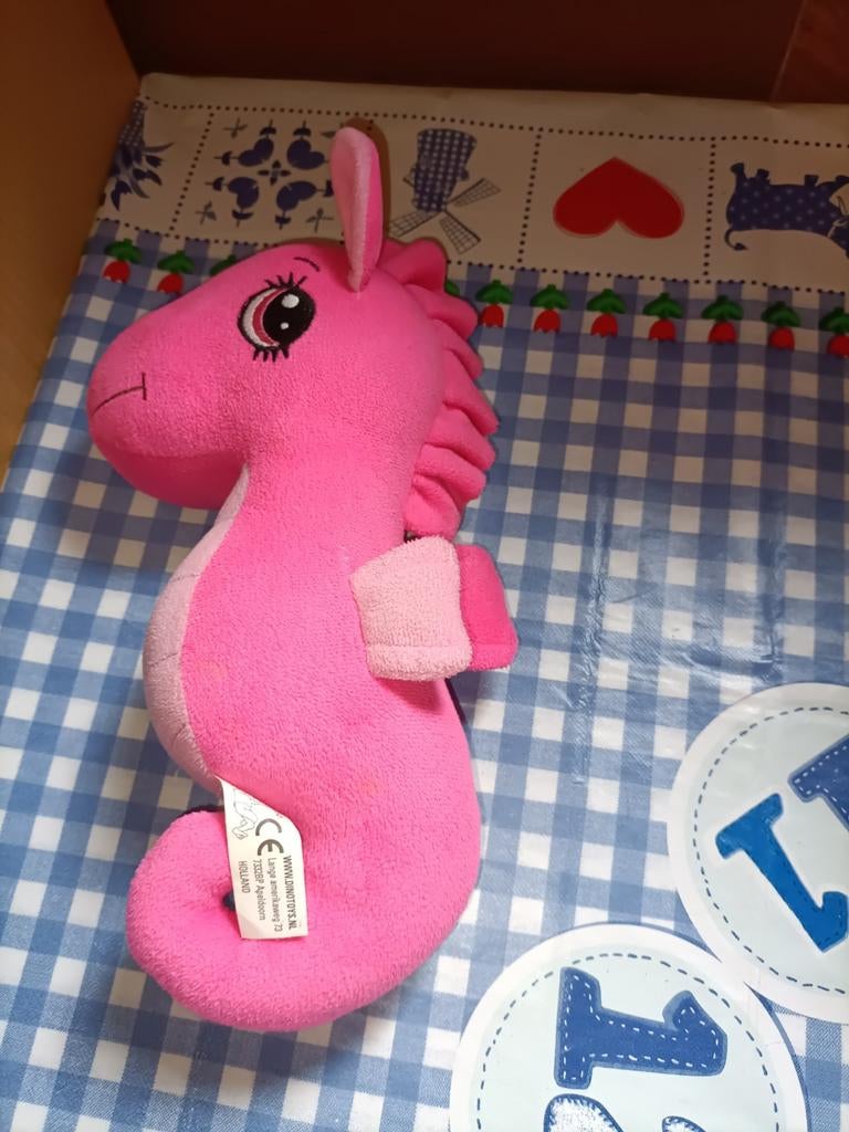 Roze zeepaard knuffel Dinotoys 31 cm groot, Ophalen of Verzenden, Zo goed als nieuw
