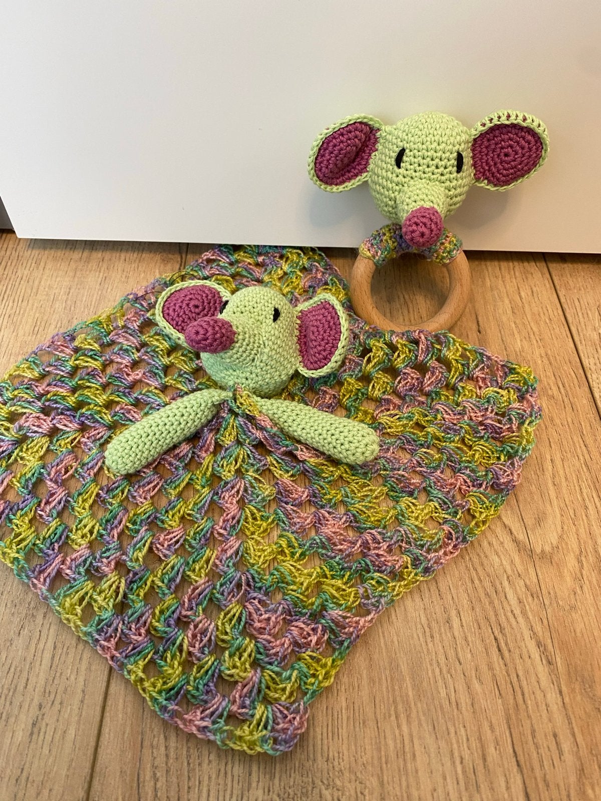 Gehaakte olifant knuffeldoekje en rammelaar set, Verzenden, Nieuw, Rammelaar, Met geluid