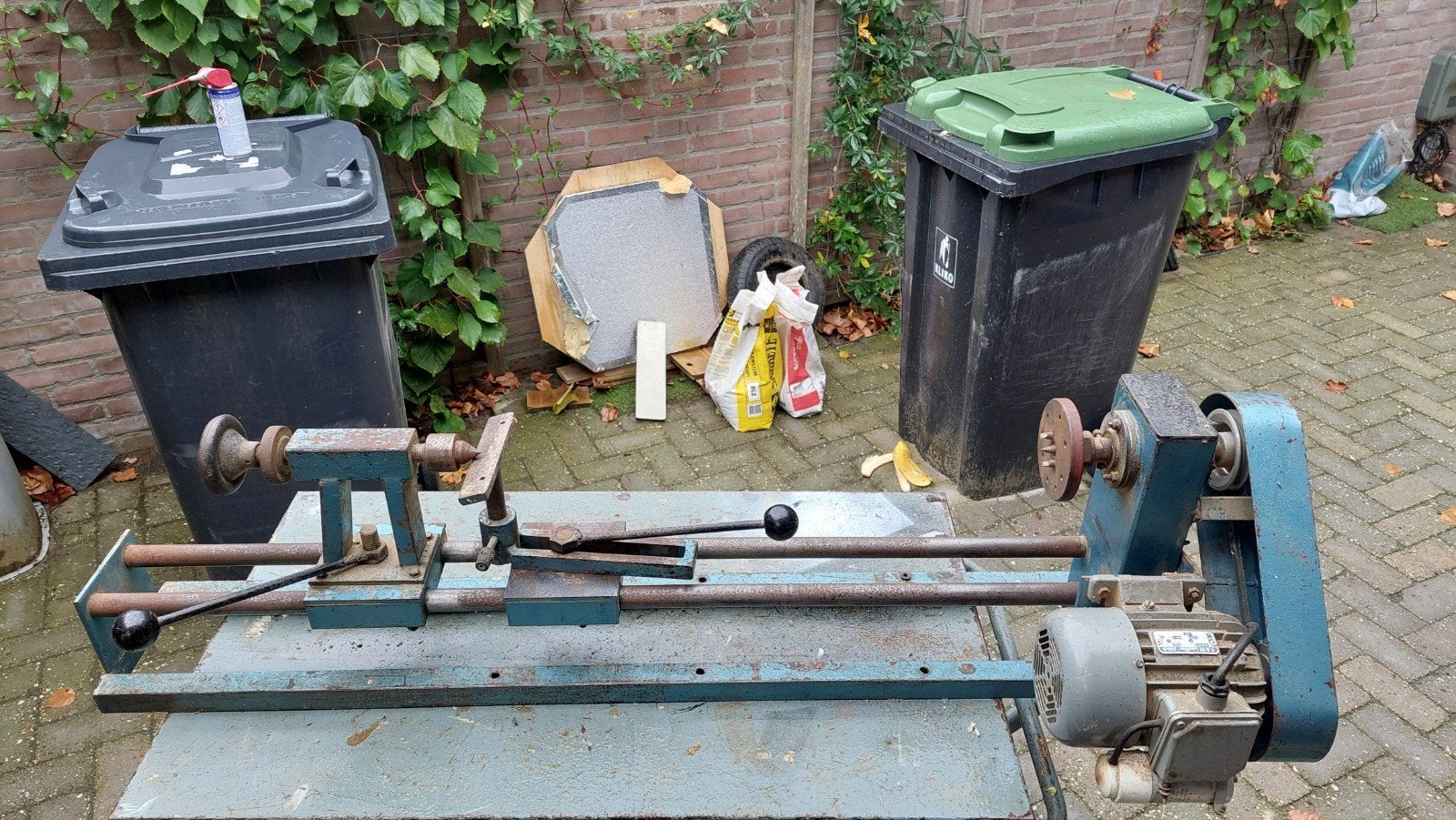 Houtdraaibank met beitels, Ophalen