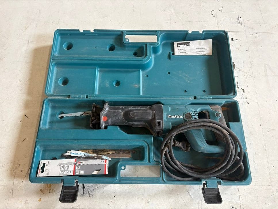 Makita JR3050T Reciprozaag + zaagbladen - zo goed als nieuw, Ophalen, Gebruikt, 70 mm of meer, 600 tot 1200 watt