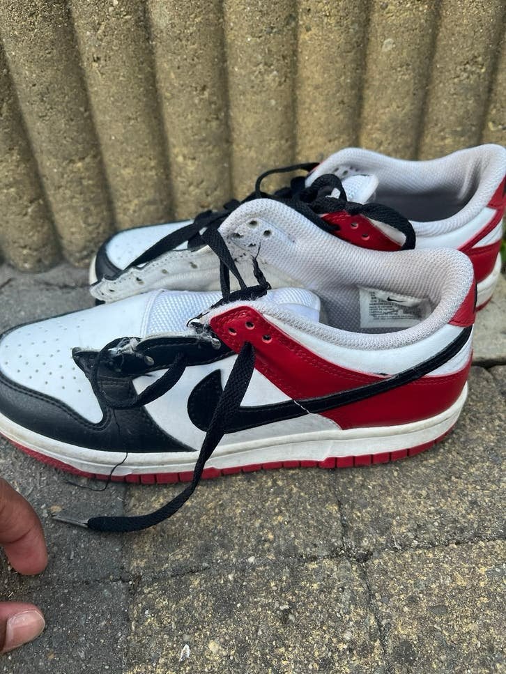 Nike sneakers met beschadigde vetergaten, Wit, Ophalen of Verzenden, Sneakers of Gympen, Zo goed als nieuw