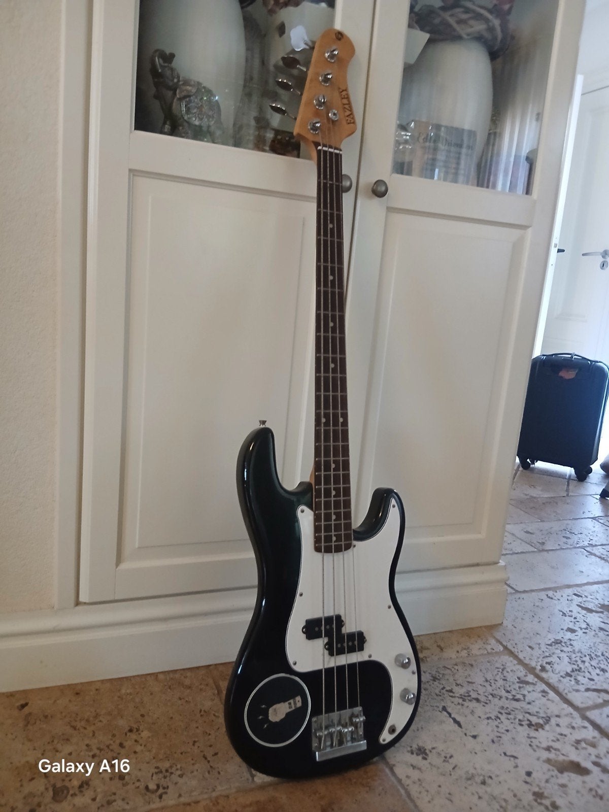 Fazley bass gitaar, Ophalen of Verzenden, Gebruikt, Semi-akoestisch, Fretloos